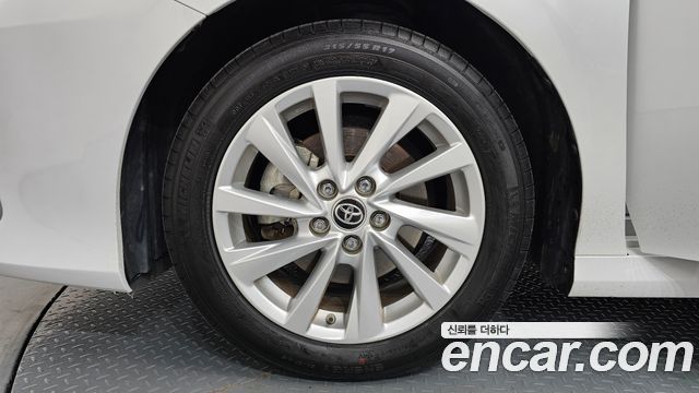 Toyota Camry XV70 2.5 LE Hybrid - фото 4