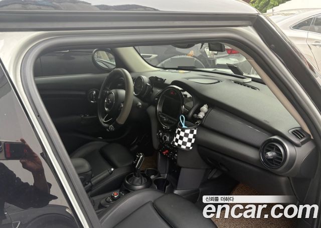 Mini Cooper 5Door Standard 3rd - фото 2