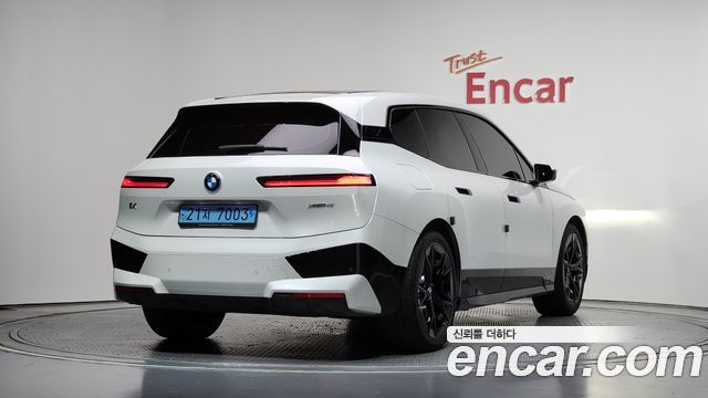 BMW iX xDrive40 Sport Plus - фото 1