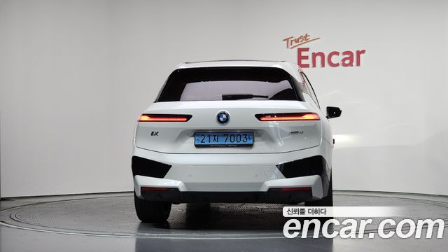 BMW iX xDrive40 Sport Plus - фото 3