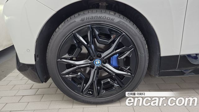 BMW iX xDrive40 Sport Plus - фото 4