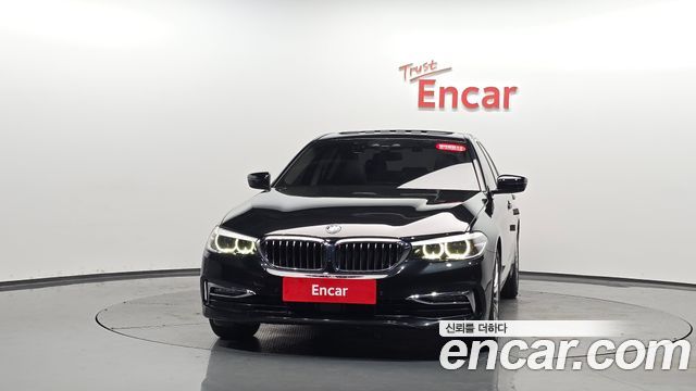 BMW 5-Series G30 520i Luxury - фото 2