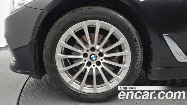 BMW 5-Series G30 520i Luxury - фото 4