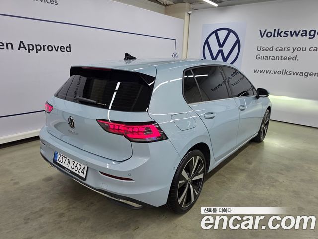 Volkswagen Golf 8-го поколения 2.0 TDI Prestige - фото 1