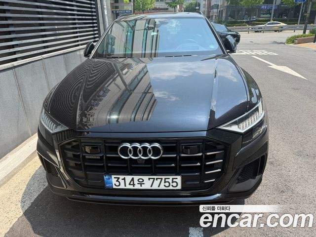 Audi Q8 55 TFSI Quattro Premium - фото 0