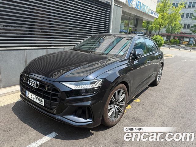 Audi Q8 55 TFSI Quattro Premium - фото 1