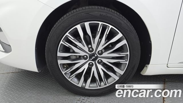 Kia K7 Premier, гибрид Signature - фото 4
