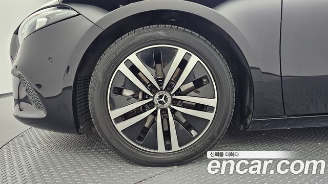 Mercedes-Benz A-Class W177 A220 Sedan - фото 4