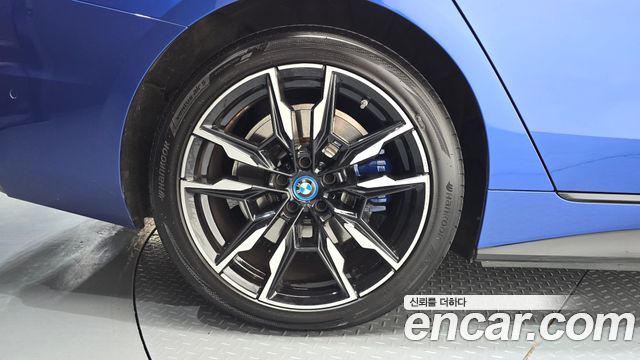 BMW i4 M50 - фото 4