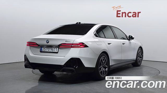 BMW 5-Series G60 520i M Sport - фото 1