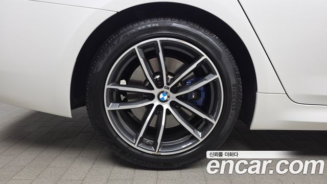 BMW 5-Series G30 520i M Sport - фото 4