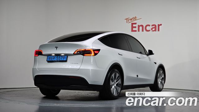 Tesla Model Y Long Range AWD - фото 1