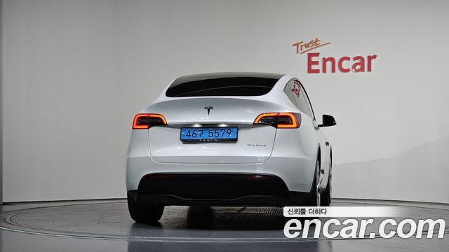 Tesla Model Y Long Range AWD - фото 3