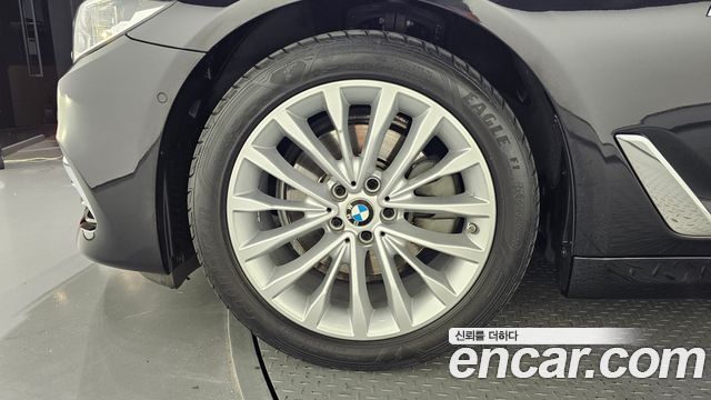 BMW 5-Series G30 520d Luxury Special Edition - фото 4
