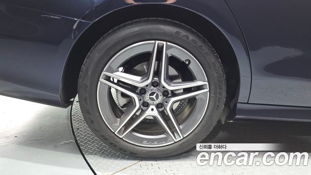 Mercedes-Benz E-Class W213 E250 AMG Line - фото 4