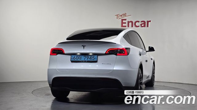 Tesla Model Y Long Range AWD - фото 3