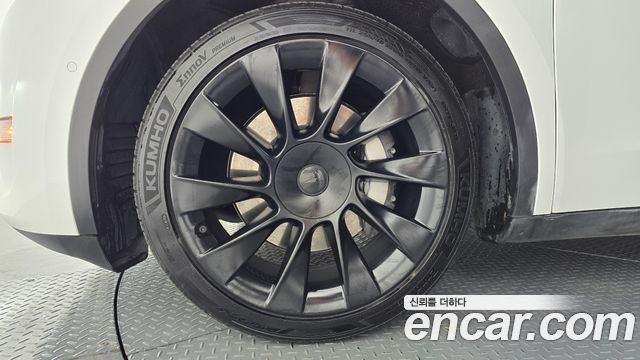 Tesla Model Y Long Range AWD - фото 4