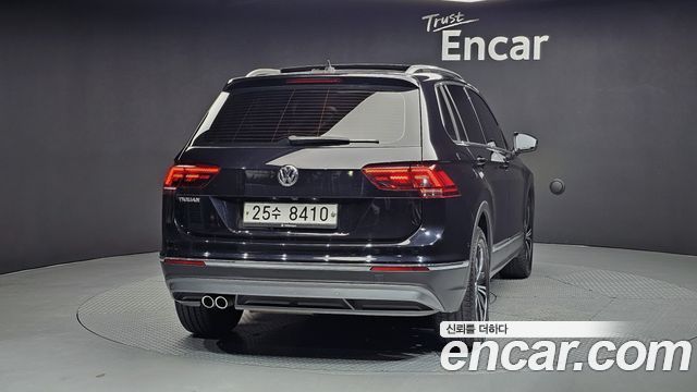 Volkswagen Tiguan 2-го поколения 2.0 TDI Prestige - фото 3