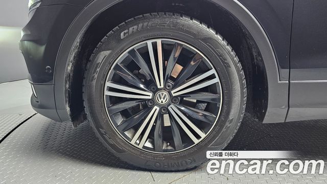 Volkswagen Tiguan 2-го поколения 2.0 TDI Prestige - фото 4