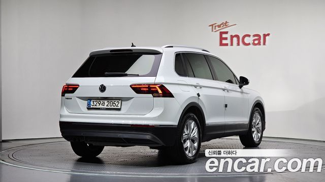 Volkswagen Tiguan 2-го поколения 2.0 TDI Premium - фото 1