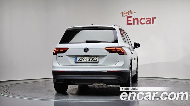 Volkswagen Tiguan 2-го поколения 2.0 TDI Premium - фото 3