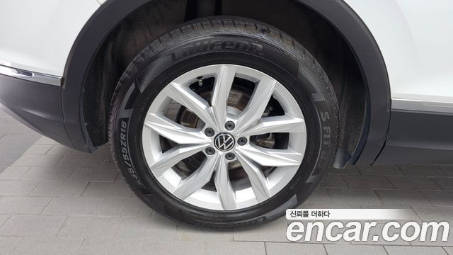Volkswagen Tiguan 2-го поколения 2.0 TDI Premium - фото 4