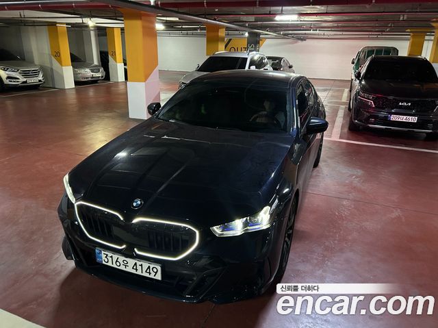 BMW 5-Series G60 530i xDrive M Sport - фото 0