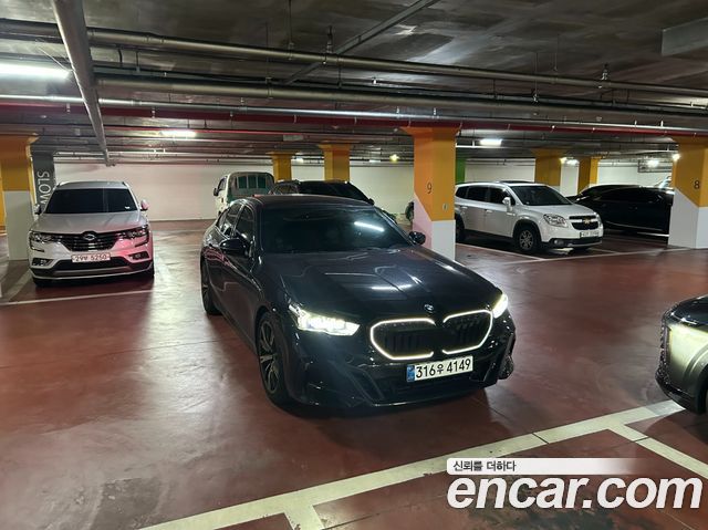 BMW 5-Series G60 530i xDrive M Sport - фото 1