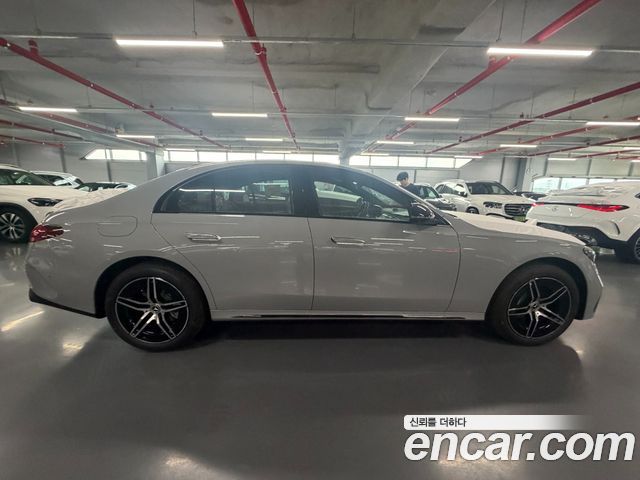 Mercedes-Benz E-Class W214 E300 4MATIC AMG Line - фото 2