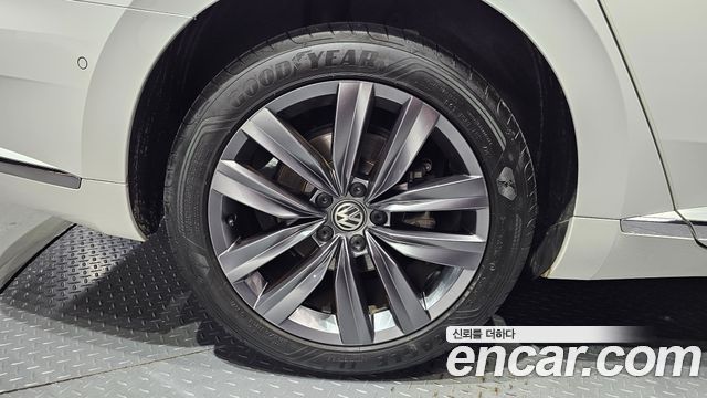 Volkswagen Arteon 2.0 TDI Premium - фото 4