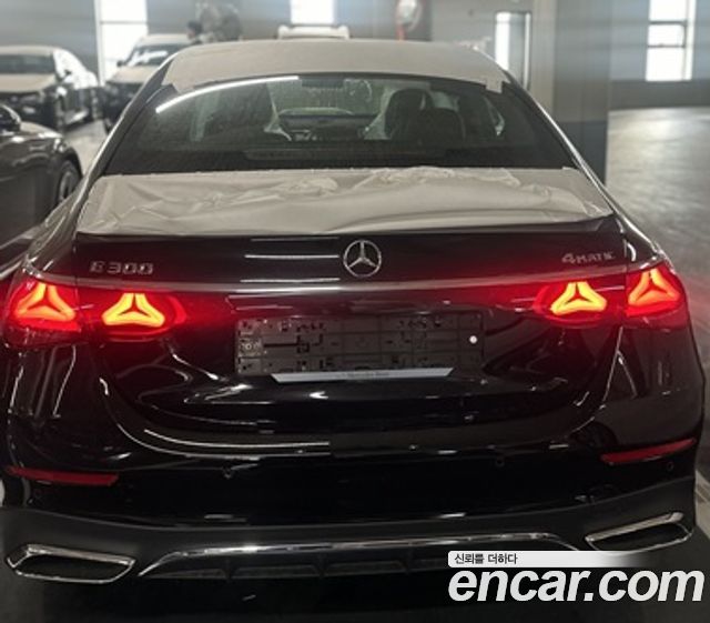Mercedes-Benz E-Class W214 E300 4MATIC AMG Line - фото 3
