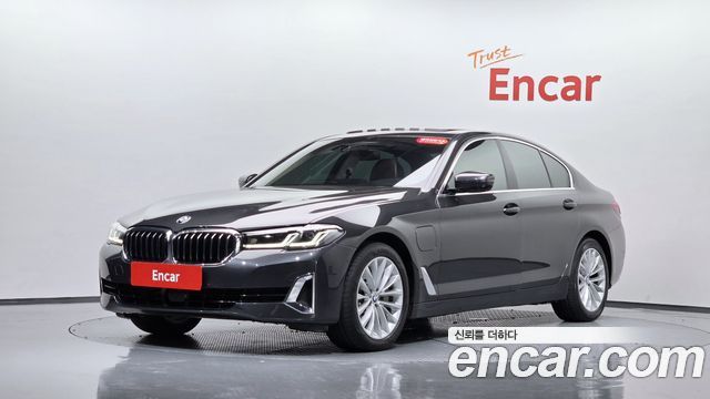 BMW 5-Series G30 530e Luxury - фото 0