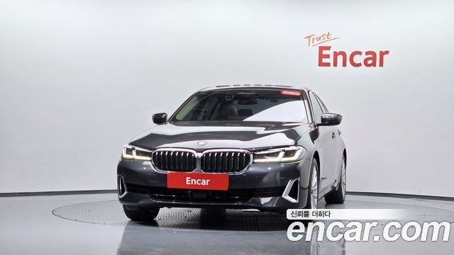 BMW 5-Series G30 530e Luxury - фото 1