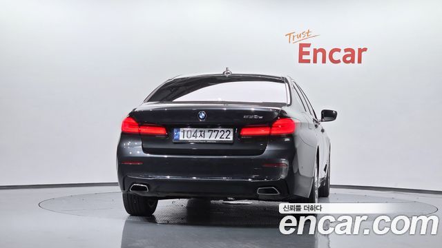 BMW 5-Series G30 530e Luxury - фото 2