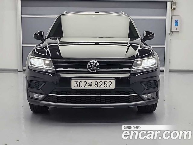 Volkswagen Tiguan 2-го поколения 2.0 TDI Premium - фото 1