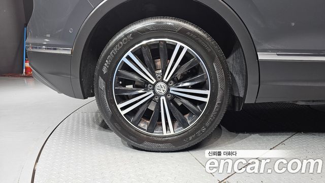 Volkswagen Tiguan 2-го поколения 2.0 TDI Prestige - фото 4