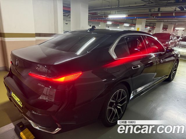 BMW 7-Series G70 740i xDrive M Sport - фото 1