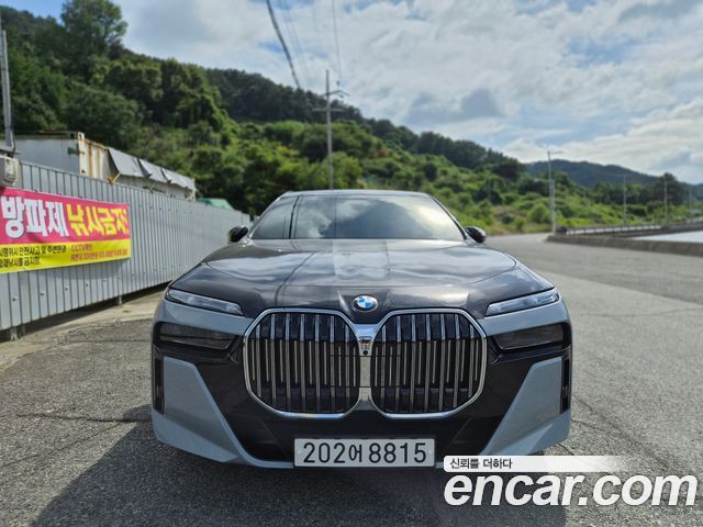 BMW 7-Series G70 740i xDrive M Sport - фото 1