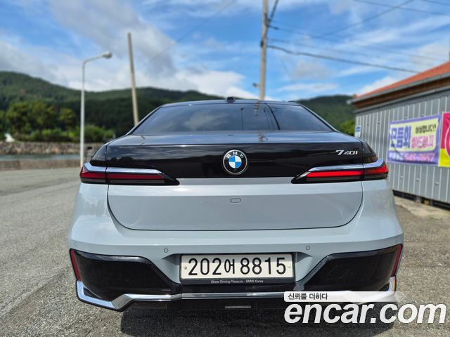 BMW 7-Series G70 740i xDrive M Sport - фото 3