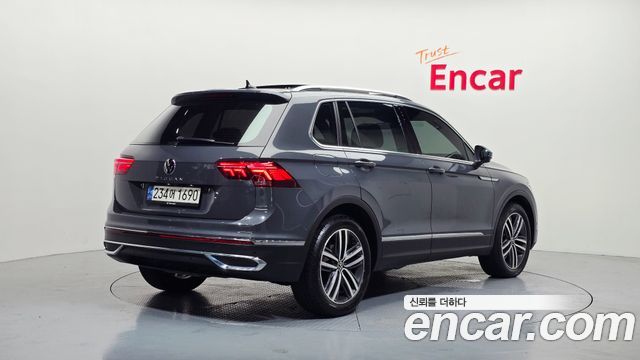 Volkswagen Tiguan 2-го поколения 2.0 TDI Prestige - фото 1