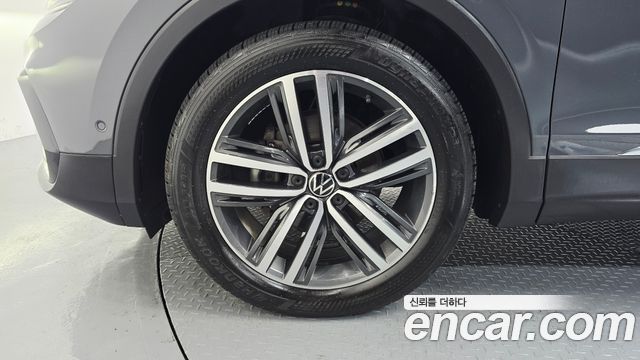 Volkswagen Tiguan 2-го поколения 2.0 TDI Prestige - фото 4