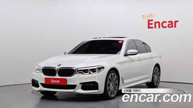 BMW 5-Series G30 530e M Sport - фото 0