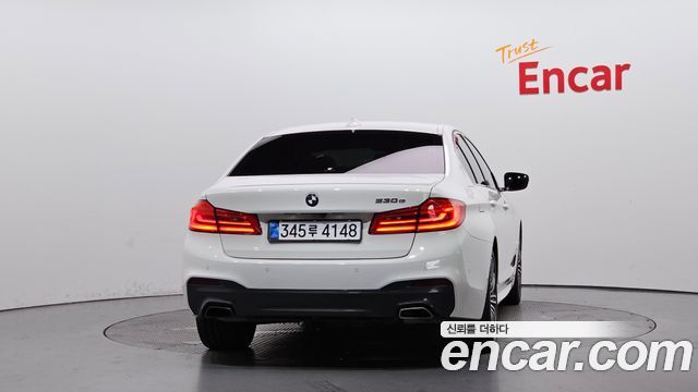 BMW 5-Series G30 530e M Sport - фото 3
