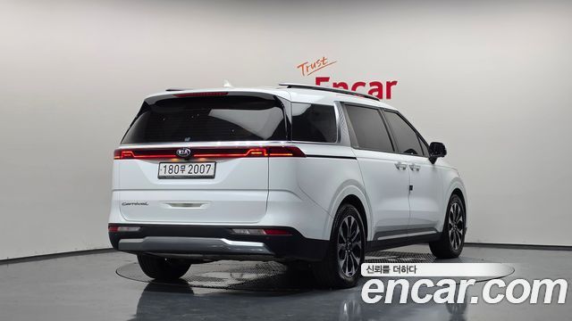 Kia Carnival 4-го поколения 9-Seater Signature - фото 1