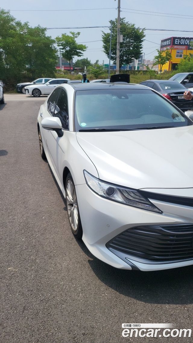 Toyota Camry XV70 2.5 - фото 1