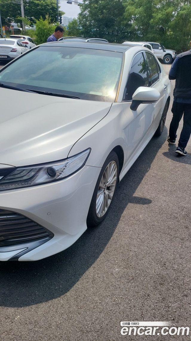 Toyota Camry XV70 2.5 - фото 2
