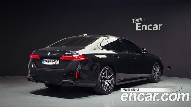 BMW 5-Series G60 520i Special Edition - фото 1