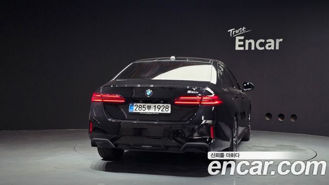 BMW 5-Series G60 520i Special Edition - фото 3
