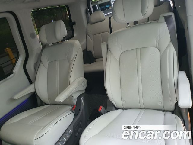 Hyundai Staria Lounge 7-Seater Inspiration - фото 2