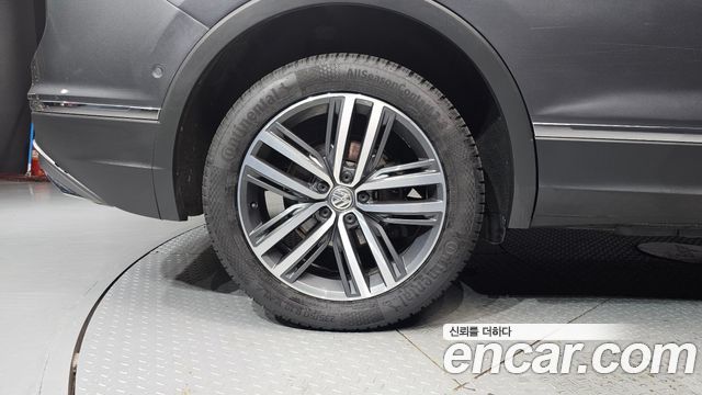 Volkswagen Tiguan 2.0 TDI Prestige - фото 4